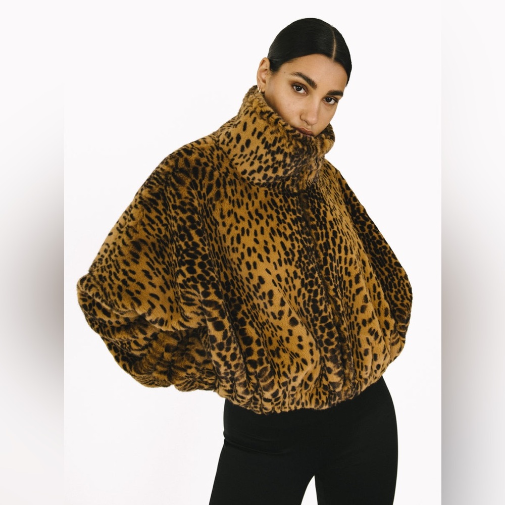 Trina Turk Faux Medium Reversible Hoodie 2 Pockets Fur Leopard and Black Inside